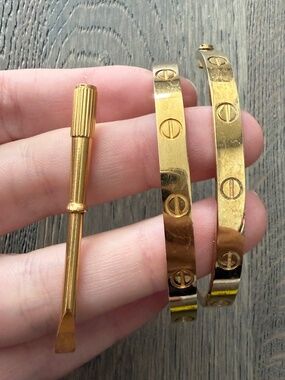 Gold Tone Screw Motif Bangle Bracelet Set with Mini Screwdriver Tool